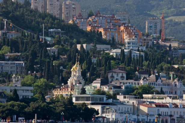 rusia raporteaza profituri de miliarde din vanzarea proprietatilor ucrainene din crimeea pe lista apartamentul lui zelenski din ialta 679b09cade4ba