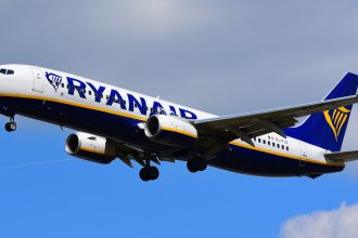 ryanair da in judecata un pasager recalcitrant care a provocat o aterizare de urgenta ce despagubiri solicita 677e938293873