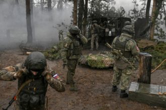 soldatii de carton ai lui vladimir putin oficialii de stat care s au angajat sa mearga la razboi lipsesc de pe campul de lupta 678b7e8369349