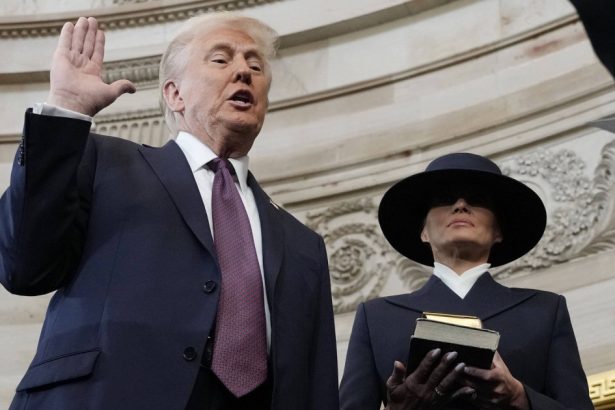 trump a depus juramantul fara sa puna mana pe biblie ce spun expertii despre consecintele acestui gest 678f454cba3f9