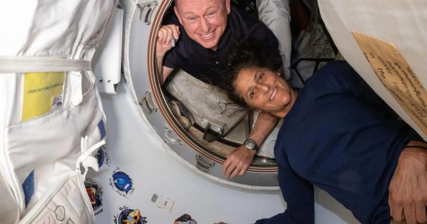 trump spune ca cei doi astronauti nasa blocati pe statia spatiala internationala se vor intoarce in curand pe pamant cu spacex 6799d983118f7