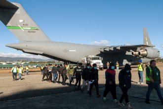 trump suspenda sanctiunile anuntate impotriva columbiei dupa ce guvernul de la bogota a acceptat repatrierea imigrantilor ilegali 67972bf6a62bb