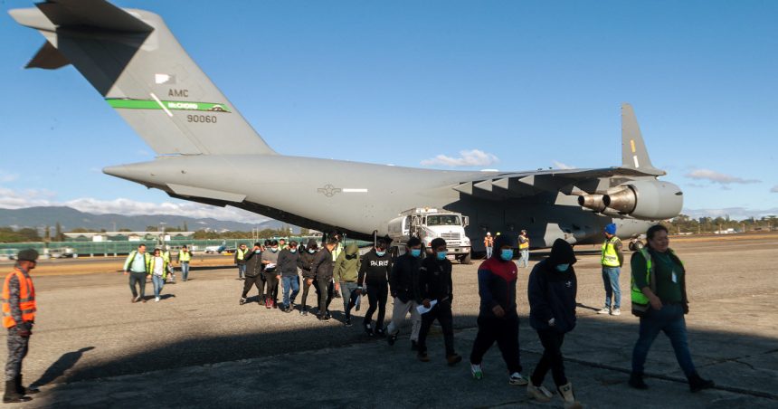 trump suspenda sanctiunile anuntate impotriva columbiei dupa ce guvernul de la bogota a acceptat repatrierea imigrantilor ilegali 67972bf6a62bb
