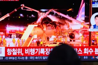 un avion cu 176 de pasageri la bord a luat foc pe un aeroport din coreea de sud 6799c0e451920