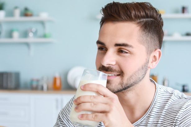 un pahar mare cu lapte baut in fiecare zi poate reduce riscul de cancer intestinal cu o cincime potrivit unui studiu 677e5abf0bf8c