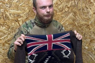 video britanicul capturat de rusi in noiembrie la kursk este acuzat oficial de terorism si mercenariat si risca ani buni de inchisoare 679bc22db3d31