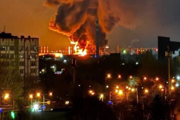 video depozitele de combustibil ale aeroportului din engels regiunea saratov sunt in flacari dupa un atac al dronelor ucrainene 677e38101a1f3