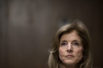video fiica lui j f kennedy avertizeaza asupra pradatorului rfk jr intr o scrisoare cutremuratoare nu l numiti ministru 6799d27ac05e3