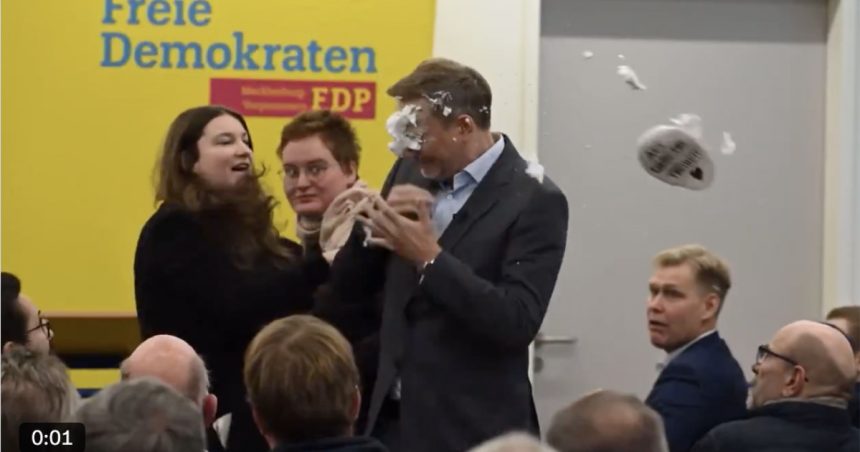 video fostul ministru de finante al germaniei atacat cu spuma de ras in campania electorala cine este christian lindner 67810ea277672