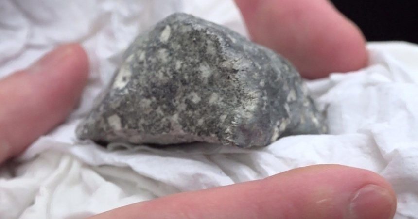 video imagini rare prabusirea unui meteorit a fost suprinsa de camera instalata la usa de la intrare a unei case din canada 678b64baf3ffa