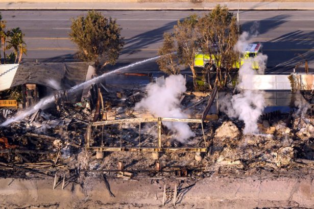 video incendii puternice in los angeles paris hilton publica imagini cu ruinele casei ei simt ca inima mea s a rupt in milioane de bucati 6781042503c02