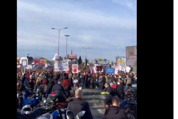 video mii de studenti sarbi au iesit din nou in strada si au blocat un nod rutier important din belgrad 6797943fee12d