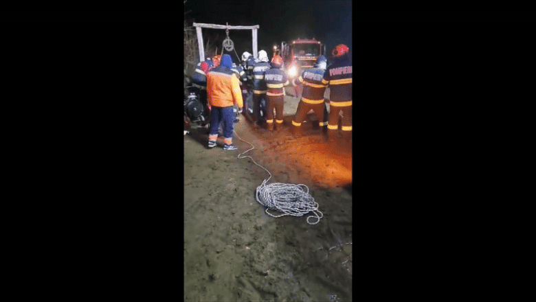 video misiune de salvare contracronometru pompierii doljeni au reusit sa scoata un barbat cazut intr o fantana de 30 de metri 677e3e6c0f3da