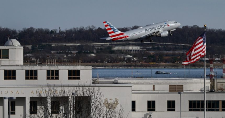 video pilotii au mai raportat incidente la limita unei coliziuni cu elicoptere in zona aeroportului reagan din washington 679c651238751