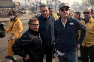 video primarul din la karen bass a ramas fara cuvinte intr un interviu fiind intrebat despre gestionarea incendiilor si taierile bugetare 677ffec8568dd