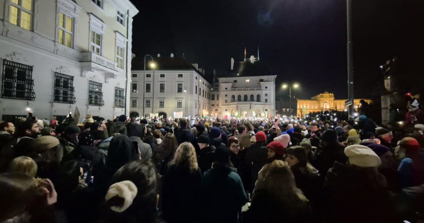 video protest urias la viena zeci de mii de oameni au strigat in strada nu vrem un cancelar de extrema dreapta 6780b6c66d05e