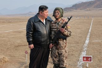 video sodatii kamikaze ai lui kim nord coreenii din kursk sunt instruiti sa se arunce in aer inainte de a fi capturati de ucraineni 6785fb9acf1c1