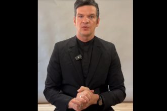 video tudor chirila clip pe facebook nu prea stiu tiktok style sper sa aveti rabdare ca sunt mai multe de discutat mesajul artistului 677ec5b6768e5