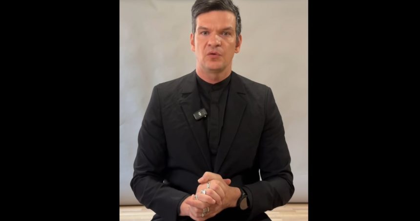video tudor chirila clip pe facebook nu prea stiu tiktok style sper sa aveti rabdare ca sunt mai multe de discutat mesajul artistului 677ec5b6768e5