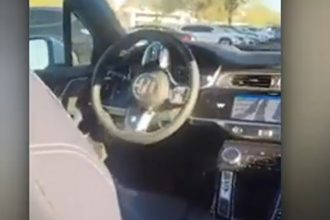 video un american a ramas blocat intr un taxi autonom care l a invartit intr o parcare ma simt ca intr un film 677e636c7abb9