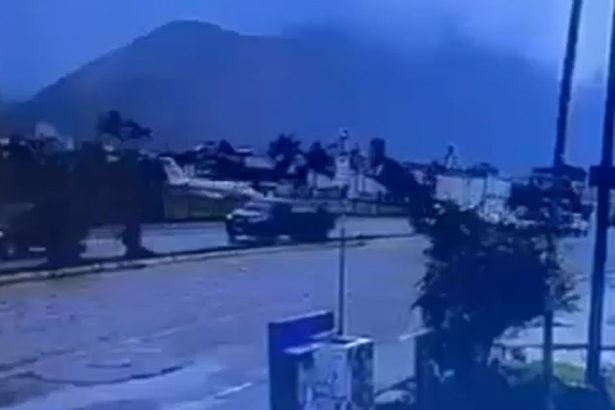 video un avion de mici dimensiuni cu cinci oameni la bord s a prabusit pe coasta braziliei momentul exploziei a fost surprins de o camera 6780d1b0ddcbb