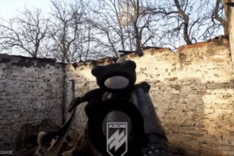 video un soldat ucrainean din brigada azov doboara o drona ruseasca de atac cu doar doua focuri de arma am distrus o auzi 678b64cc59711