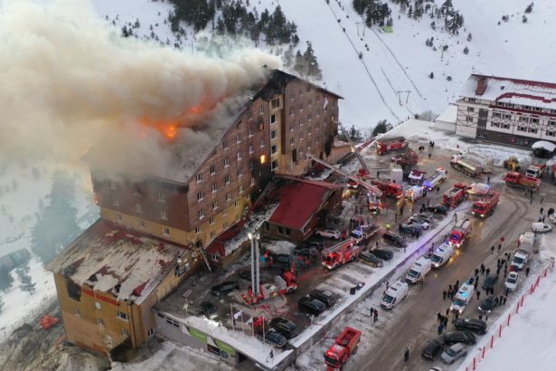 videofoto incendiu la un hotel intr o statiune de schi din turcia cel putin zece oameni au murit 678f4c54df29e