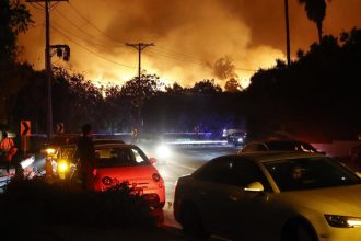 videofoto incendiu violent la periferia los angeles a fost declarata stare de urgenta zeci de mii de oameni au fost evacuati 677e1521cd843