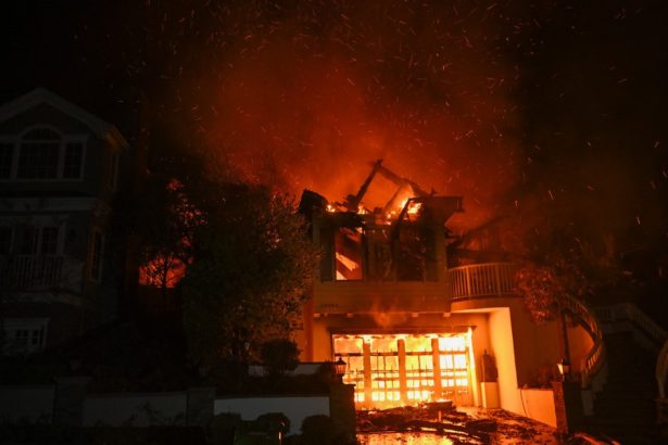 videofoto jamie lee curtis billy crystal paris hilton printre vedetele care si au pierdut casele din los angeles din cauza incendiilor 677f666c8ca1d