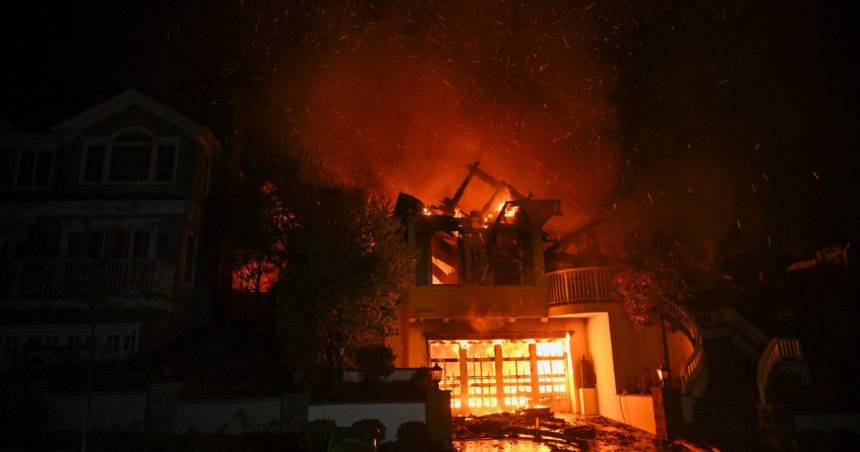 videofoto jamie lee curtis billy crystal paris hilton printre vedetele care si au pierdut casele din los angeles din cauza incendiilor 677f666c8ca1d
