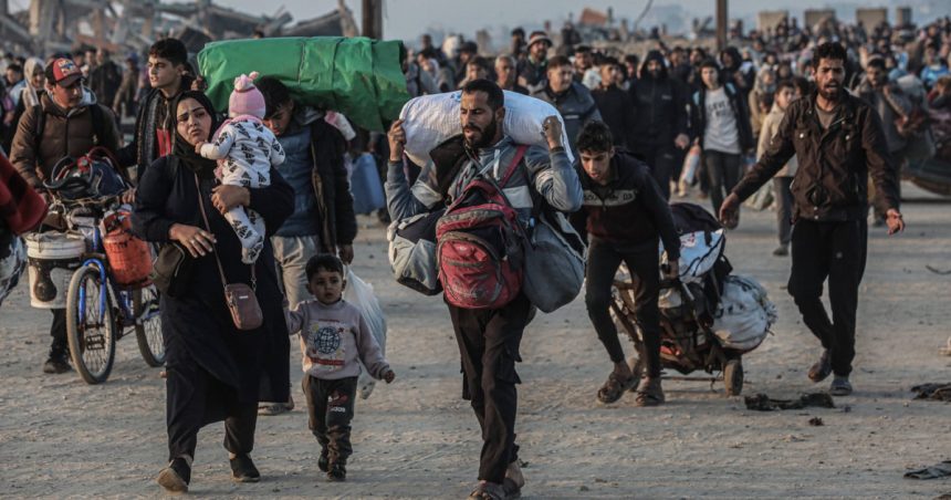 Mii de palestinieni strămutați se întorc în nordul Fâșiei Gaza
