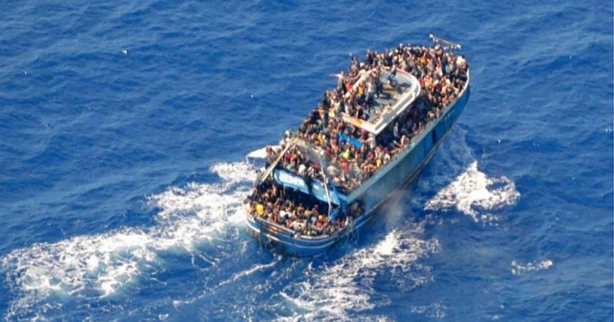 230 de imigranti au fost salvati pe mare in timp ce incercau sa ajunga in marea britanie in timp ce alti doi au fost gasiti morti 67a9b9926b588