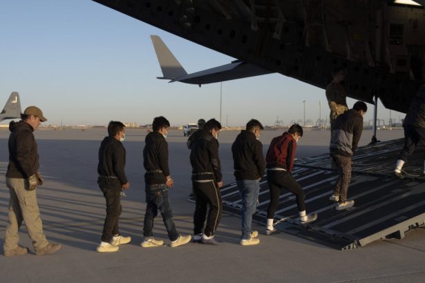 administratia trump a deportat peste 37 000 de persoane in prima luna de mandat deportarile se vor intensifica lunile viitoare 67b8c6bd1e9d4