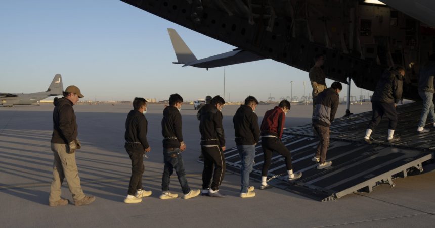 administratia trump a deportat peste 37 000 de persoane in prima luna de mandat deportarile se vor intensifica lunile viitoare 67b8c6bd1e9d4