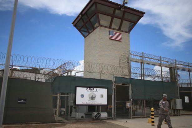 administratia trump a inceput trimiterea imigrantilor ilegali la baza militara guantanamo 67a31fb8a063a
