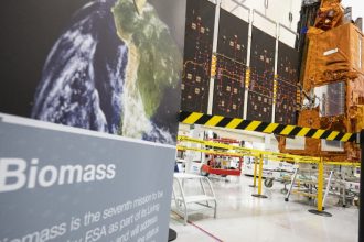 agentia spatiala europeana a prezentat satelitul care va masura padurile de pe terra cand va fi plasat pe orbita 67ab942d8ddef