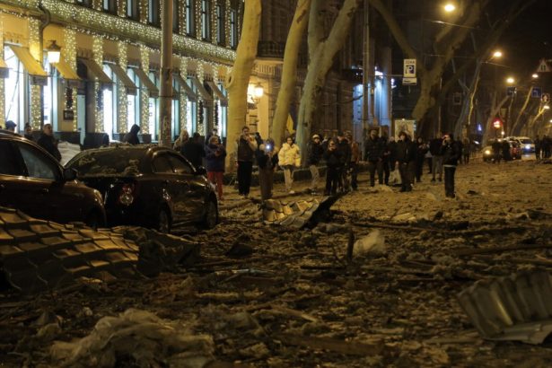 alerta aeriana nationala in ucraina in aceasta dimineata doua regiuni au fost puternic atacate 679dca7d0a077