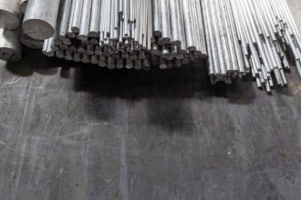 aluminiul s a scumpit la bursa de la londra dupa anuntul lui trump privind impunerea de taxe vamale si romania il exporta in sua 67a9b3acdf115