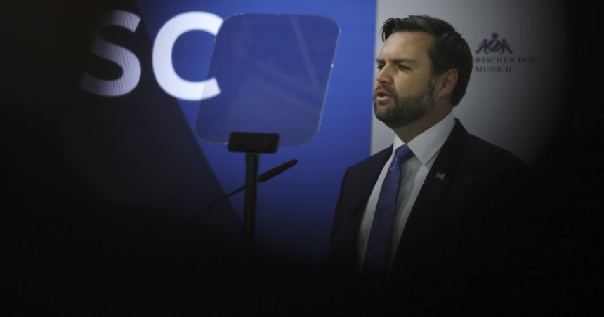 analiza vance foloseste jumatati de adevaruri pentru a tine prelegeri unui public european constient de amenintarea unui regim autoritar cnn 67b04eb89203a