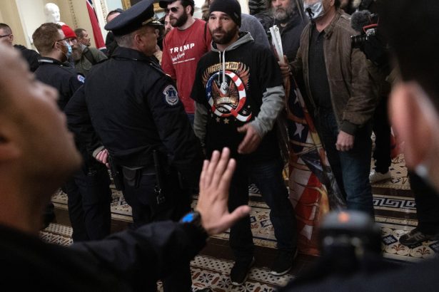 angajatii fbi implicati in anchetele privind asaltul asupra capitoliului din 2021 se tem ca vor fi concediati care este motivul 67a089e414b37