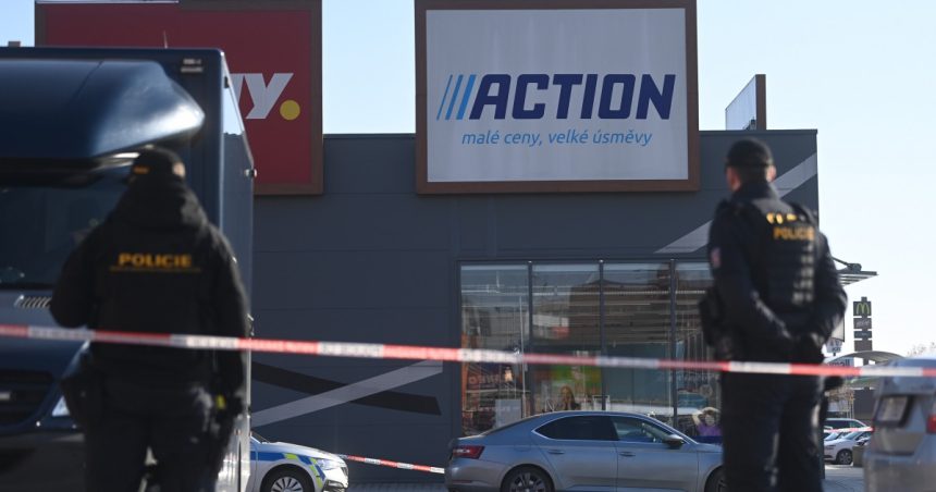 atac cu cutitul in cehia un adolescent de 16 ani a injunghiat mortal doua femei 67b71c22decc4