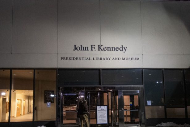 biblioteca john f kennedy din boston a fost nevoita sa se inchida din cauza disponibilizarilor angajatilor federali 67b5a520a4366