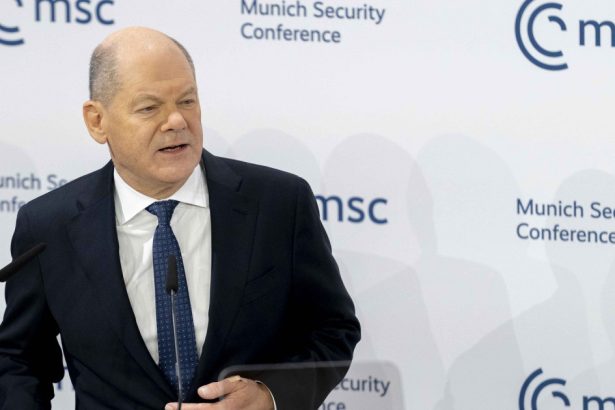 cancelarul scholz il acuza pe vicepresedintele american vance de interferenta in campania electorala din germania 67b075654c4c2