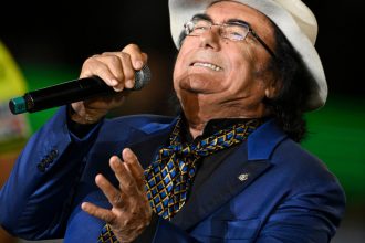 cantaretul italian al bano sustinatorul rusiei a fost invitat la un concert al pacii la moscova in august septembrie 67b1a9d23ca10