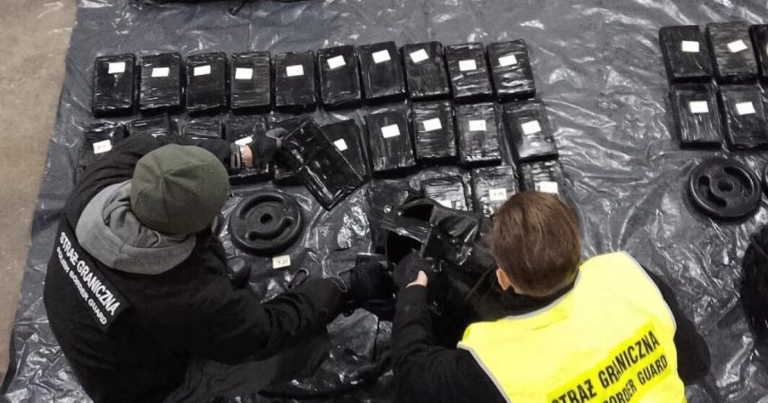 captura uriasa de cocaina pescuita de politia poloneza din marea baltica in zona golfului gdansk 67b49c494f331