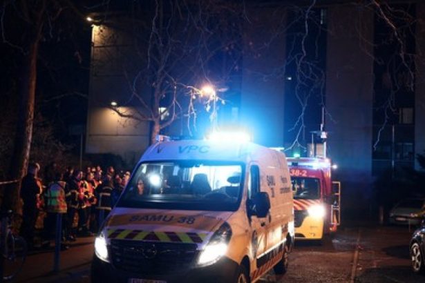 cel putin 12 oameni au fost raniti dupa ce o grenada a fost aruncata intr un bar din grenoble in franta 67ada96382ac6
