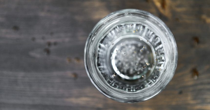 consuma apa cu acest ingredient dimineata si vei observa transformari semnificative in corpul tau 67b5a11f6b18b