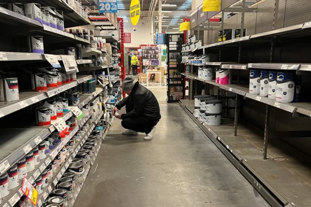 consumatorii americani se pregatesc sa goleasca magazinele tarifele impuse de trump ar putea da nastere la noi scumpiri 67b5820499fc0
