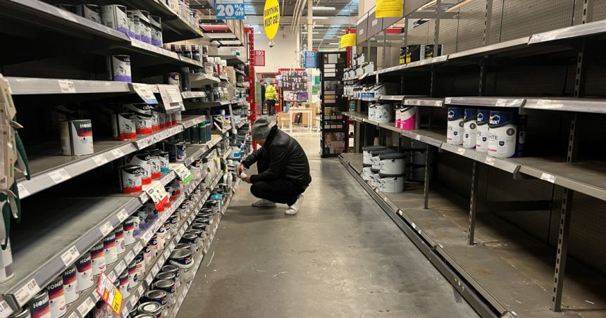 consumatorii americani se pregatesc sa goleasca magazinele tarifele impuse de trump ar putea da nastere la noi scumpiri 67b5820499fc0