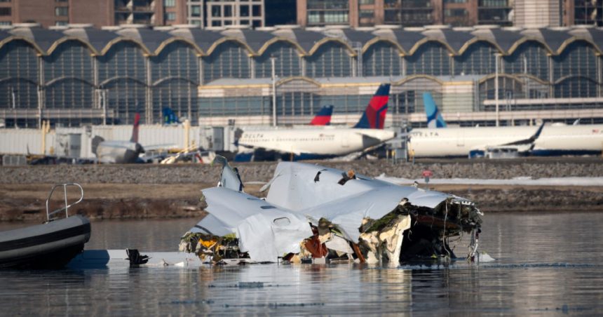 date din ancheta accidentului de la washington avionul a incercat sa se ridice cu cateva secunde inaintea ciocnirii cu elicopterul 679f230565ae3